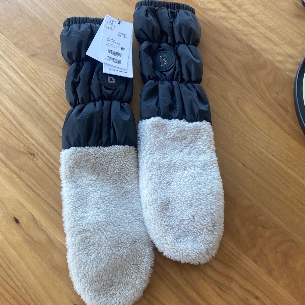 Bogner NWT Black and White Mittens
